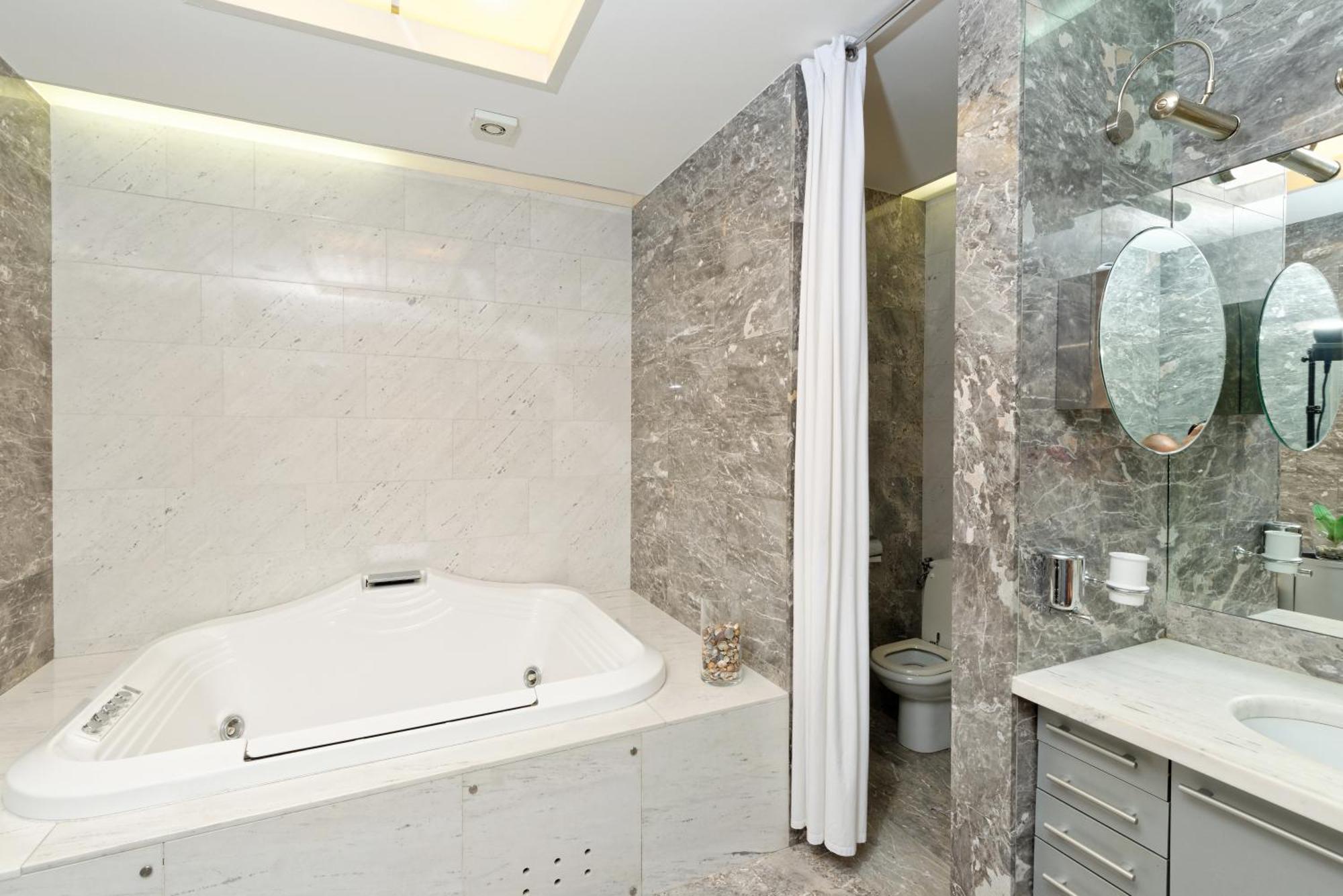 Neoclassical Luxury Apartment 류블랴나 외부 사진