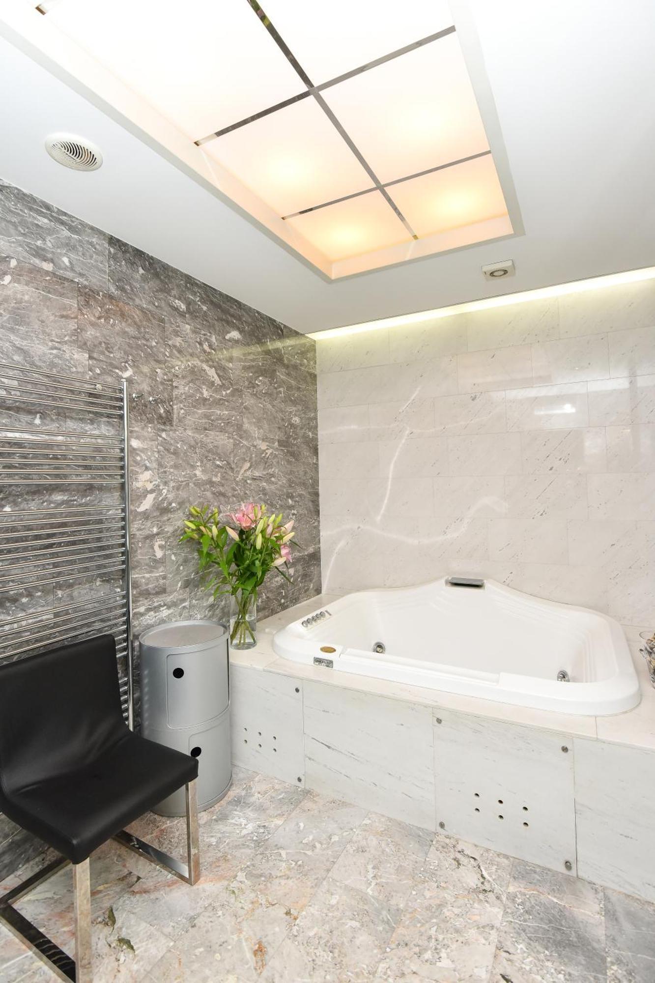 Neoclassical Luxury Apartment 류블랴나 외부 사진