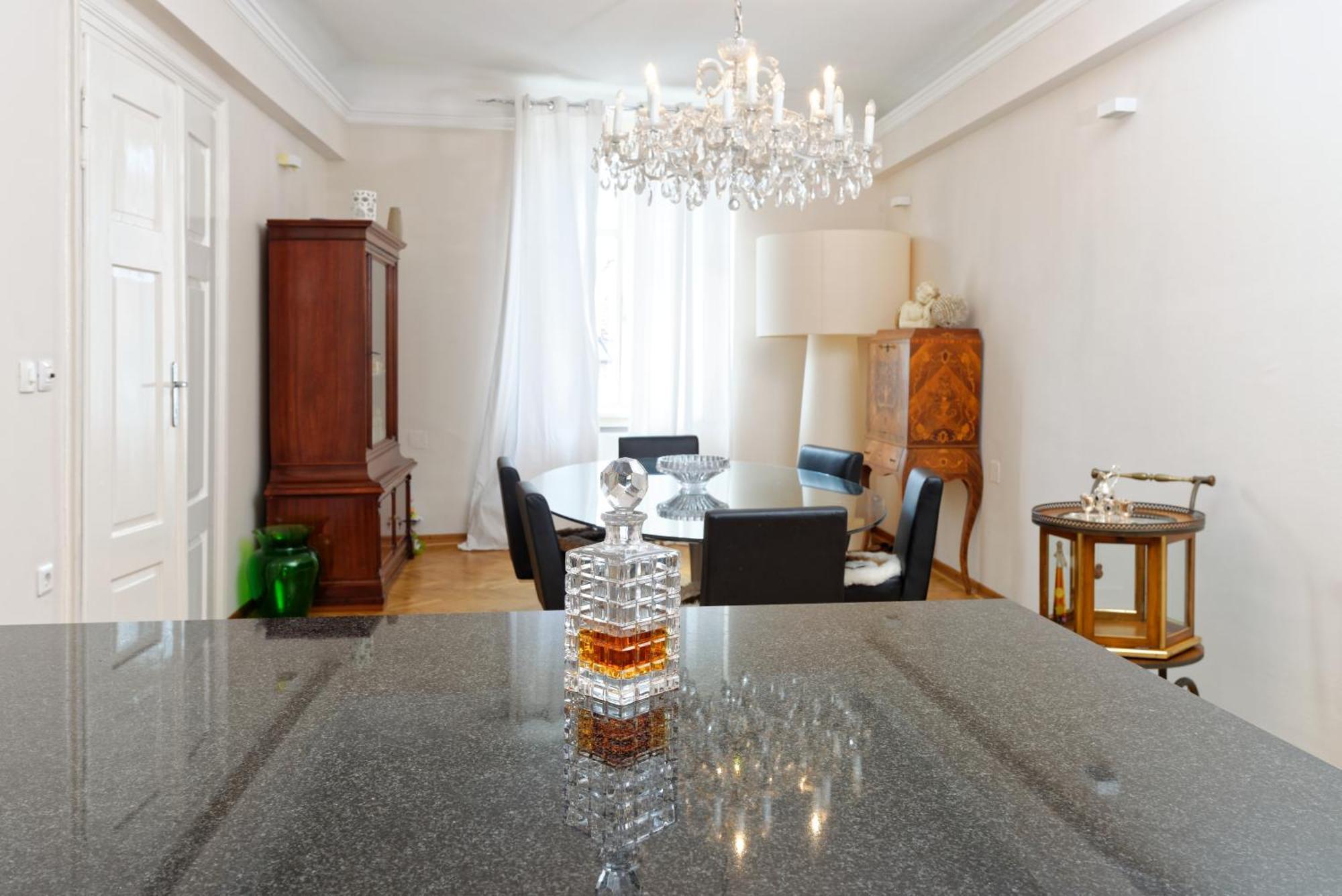 Neoclassical Luxury Apartment 류블랴나 외부 사진
