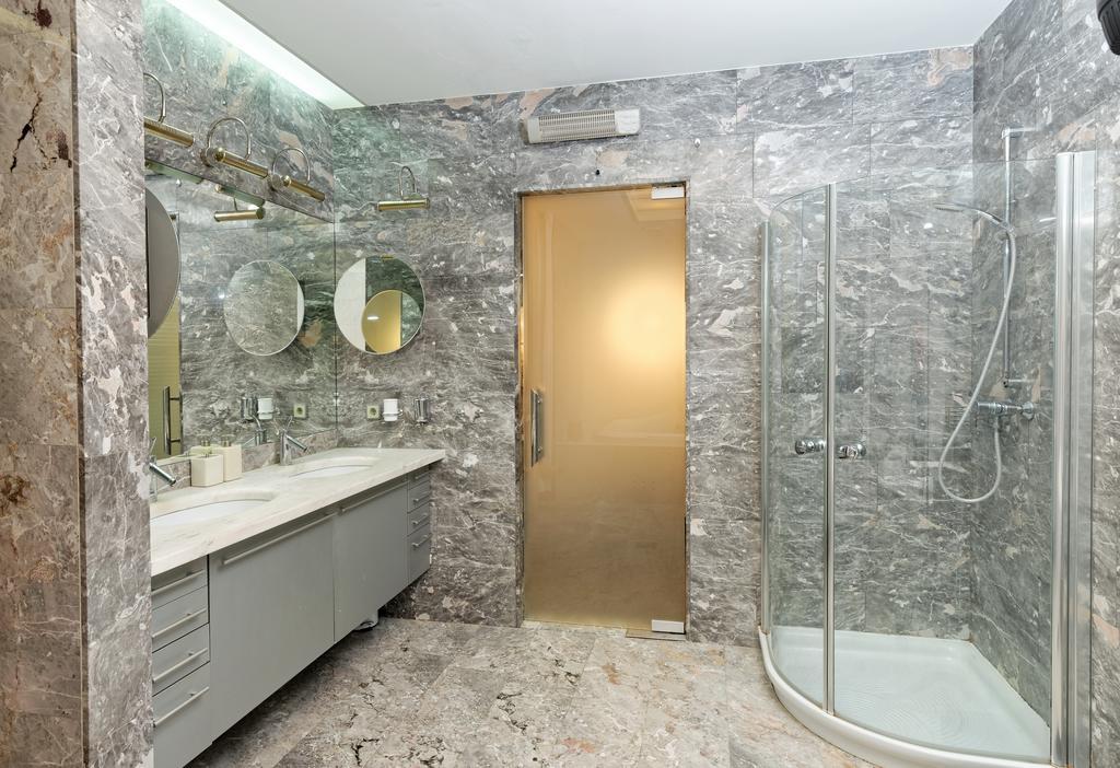 Neoclassical Luxury Apartment 류블랴나 외부 사진