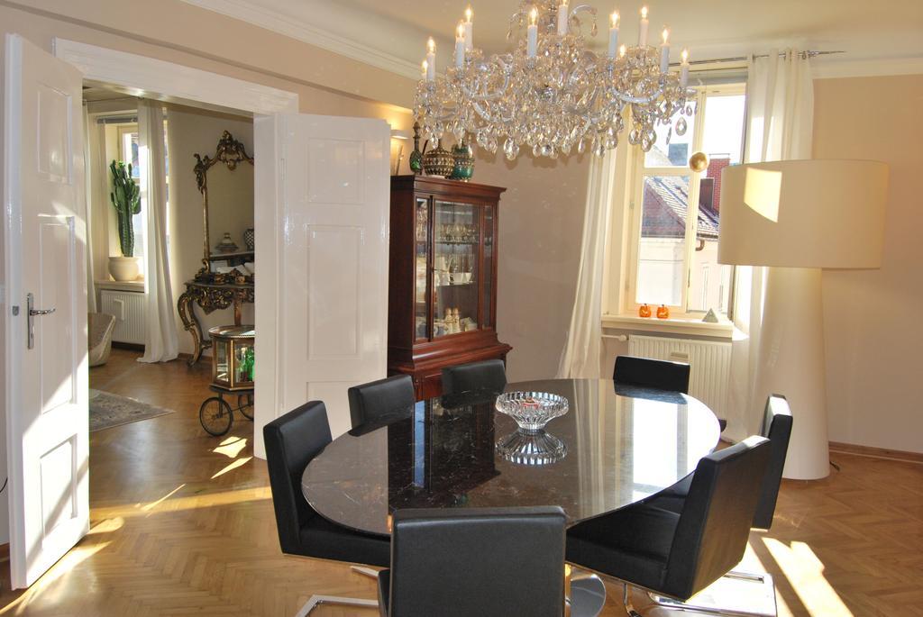 Neoclassical Luxury Apartment 류블랴나 외부 사진